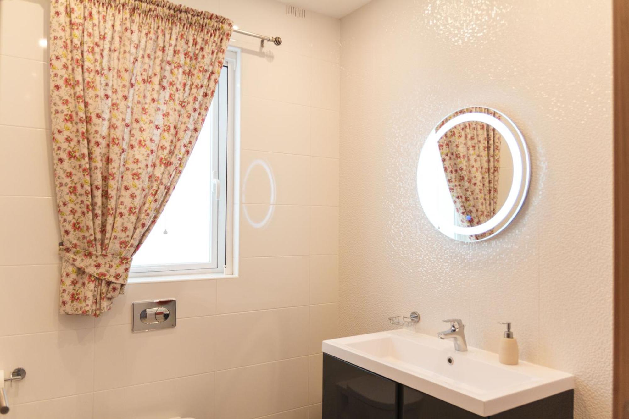 Apartament The Luxurious Seafront *