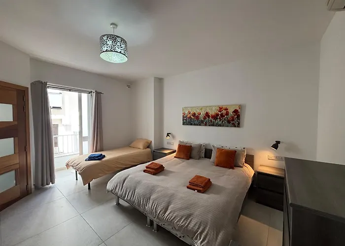 The Strand Luxurious Seafront Apartment